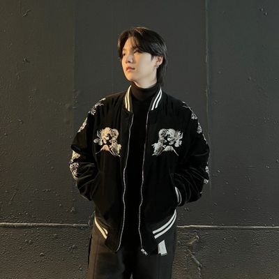 RejectedRoyal's profile picture. Daegu biased but OT7

{she/her}