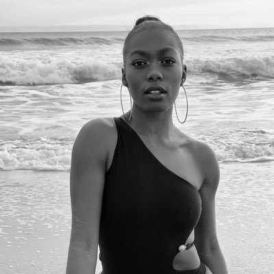 AnnaToBananas's profile picture. #emotionallyUnavailable