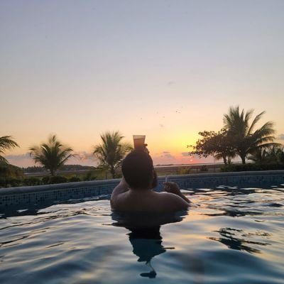 manuelmente's profile picture. 