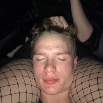 pimponabudget's profile picture. love sports and trolling on da internet