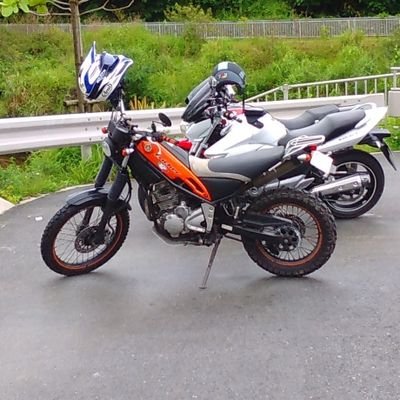 オフロードバイクが好きだけどコースが走ったことがない初心者🔰
軽くて扱いやすいバイクが好き🏍
気軽にフォローしてやってくださいな