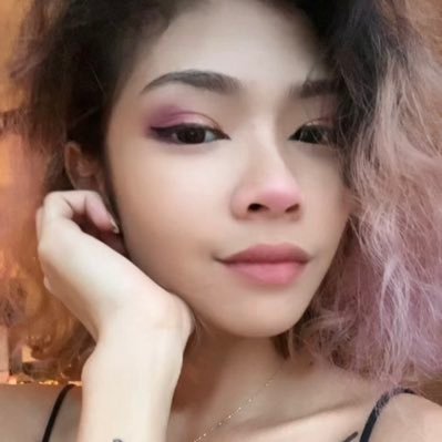 // Welcome to my Twitter account where you’re forced to see my stupid memes and read my depressing tweets where I complain abt everythiin// ig: hannahaliya_