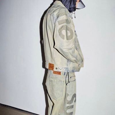 supremeオンライン代行致します❗️フォロワーのみ承っておりますのでフォローの方よろしくお願いします🙇♂️支払いは購入後の後払いなのでご安心ください。他サイトでの代行ご希望の方はDMにてご連絡ください❗️対応できるサイトであれば代行致します✨