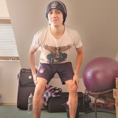 Victor001plus's profile picture. Bewegung über Alles, heute & Plus Ultra. Motion over anything else, today & Plus Ultra. English, Deutsch, Cemitas et Camembert.