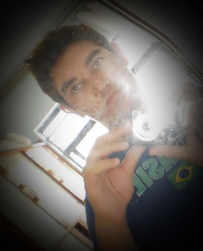 Leonino, brincalhão, sonhador, carinhoso, Parça, chato, e sempre de bem com a vida. Quer saber mais então segue.