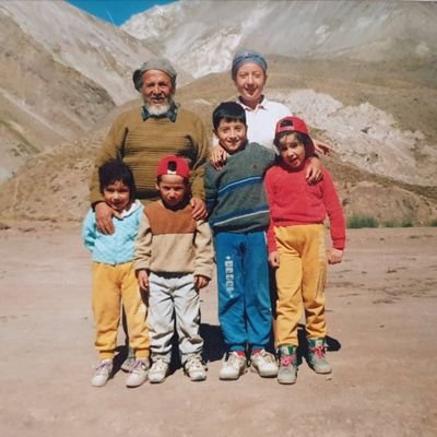 Coordinador de Est yP.P. en la Dirección de Estudios y Políticas Públicas de la Cochilco.
Esposo y padre, agradecido de la vida y de mi familia.