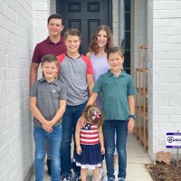 Leslie Maxwell (@maxwellhousemom) Twitter profile photo