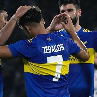 hincha termo de Zeballos, Langoni y de Boca 💙💛💙