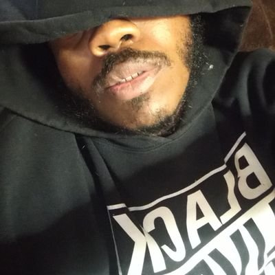 not yo average dick sucker from Detroit Mi I'm nasty sleazy and what u need on yo team