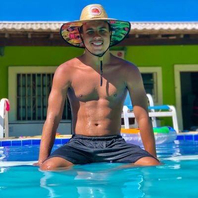 Théo 💙🥰 -
técnico de necropsia ⚰️ /
técnico em tanatopraxia ⚰️/
estudante de fisioterapia 📖