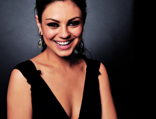 MeluhKunis's profile picture. 