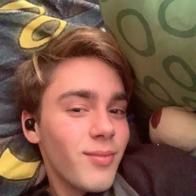 slowflow706's profile picture. Im a walmart employee im learning how to read palms and attempting to learn sign language and spanish