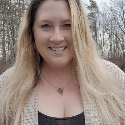 emariemalley_'s profile picture. Kanye attitude with Drake feelings.                                               
☕📘🍷💔