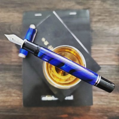 Having multiple hobbies can make for interesting pairings.  In this case that pairing is fountain pens and whiskey/whisky.  Time to share my thoughts on both!