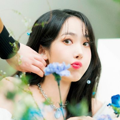 Backup account | Fan account (i talk about SinB a LOT!) | GFRIEND (여자친구) ° VIVIZ (비비지) ° SinB (신비) 

📌 VIVIZ DEBUT! https://t.co/EKC8amLobW