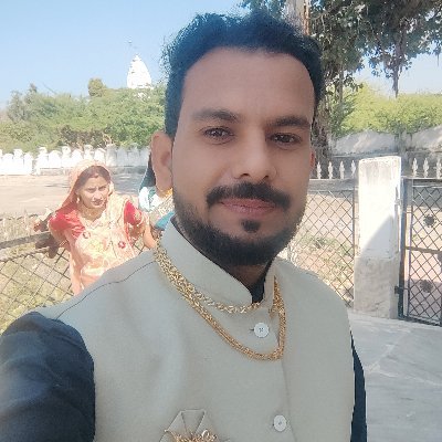 हम भी दरिया है हमे अपना हुनर मालूम है जिस तरफ भी चल पड़ेंगे रास्ता हो जायेगा