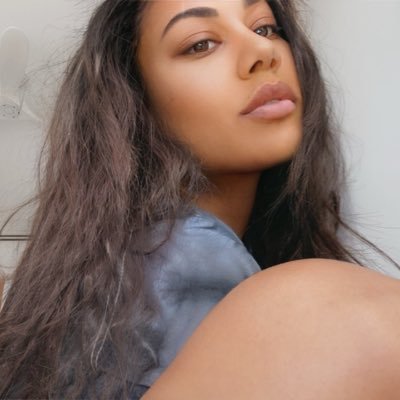 __oliviaal's profile picture. never in one place for too long