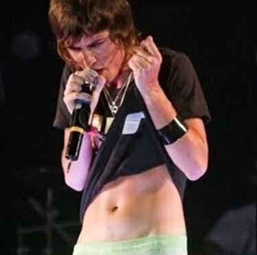 Fc dedicado ao vocalista e baixista da banda Restart
'Since 09-02-2011
Oficializado pelo @pelanzarestart no dia 05-4-11 ( http://t.co/ba7cP5juT8 )