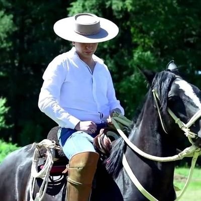 Mi vida es la ganaderia lechera,corralero de ❤ amo los caballos,el campo y el rodeo,fanático de la cumbia ranchera
