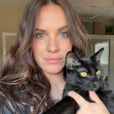 wraithsandroses's profile picture. Horror. Anthropology. Birds. Books. Freelance Writer & Small Town Witch.