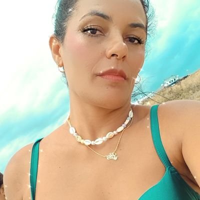 Dona de um gênio forte!capriconiana com ascendente em Aris. amo minha família com toda intensidade da alma. minha fé está,em Jeová. Desprezo todo tipo de falsid
