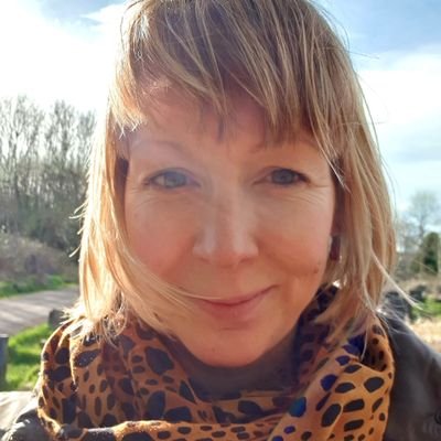 Senior content designer at Defra (https://t.co/dqYkepFoLN). Love moomins, yoga and hula. Also care a lot about our planet.