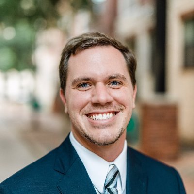 💻 Front End Software Engineer 👨💻 Freelance Developer - Open to work 💼 Portfolio: https://t.co/KtROMWSPWo 🌟 #100devs 🏈 Pro & NCAA Sports Enthusiast