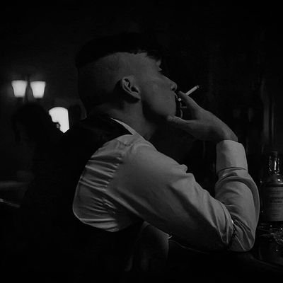 El amor nos liga a cosas, aún cuando sea pasajeramente, aquello que decimos amar se nos presenta como algo imprescindible.. 🥀