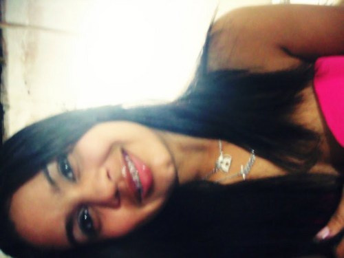 Não sou a garota mais certinha &&' nem a totalmente descontrolada. Não busco ser perfeita , mas sim ser eu mesma;
