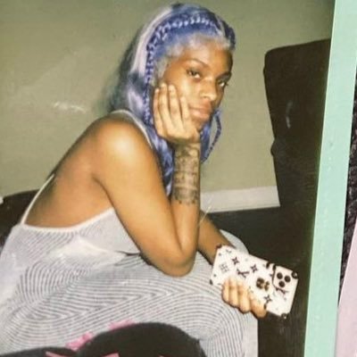 theemeamour's profile picture. ⭐️