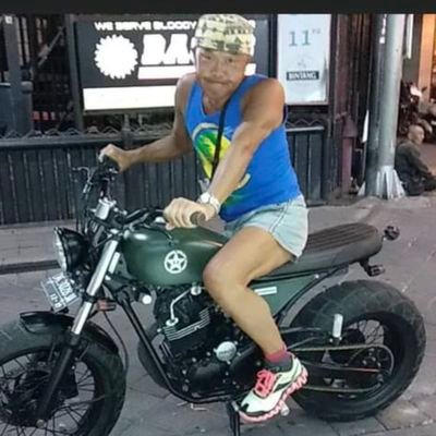 海外旅行にてバイクツーリング。特にお決まり先はバリ島、パタヤ、ダナン。バイクはHONDA CB250Rカスタム&台湾2型フルカスタムYAMAHAシグナス保有。12歳からフィットネス筋トレ開始、今は毎日早朝90分ハイピッチにて行っています！