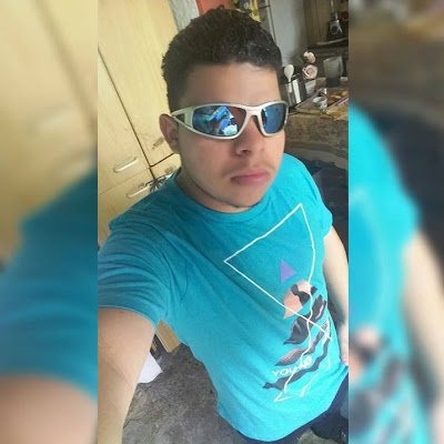 O que me torna especial é poder estar cada dia com a família e amigos que mais amo poder sair pra lugares aonde gosto de ir e conhecer pessoas novas
