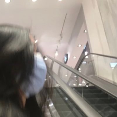 iyasbinnn's profile picture. help a working gurl out here