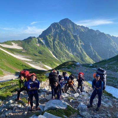 中央大学体育連盟山岳部 日本アルプスを主なフィールドとして縦走やクライミングなどの活動をしています。1、2年生募集中❗️ メール→chuo.alpine.club@gmail.com 質問箱→https://t.co/VWzyfAH0nU