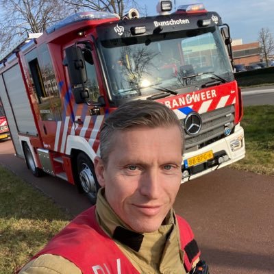 Bevelvoerder brandweer Flevoland en VRU Bunschoten/instructeur/ getrouwd pappa van 2 /christen /sport/ motoren/ op pers titel