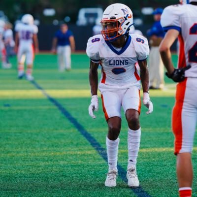 6’2 | 165 | CB//FS | NSHS | 3.5 gpa | 2022 Varsity Football Captain | Email : robertoifigs1212@gmail.com | https://t.co/qeFoXsvtWQ | Phone : 617-905-8805