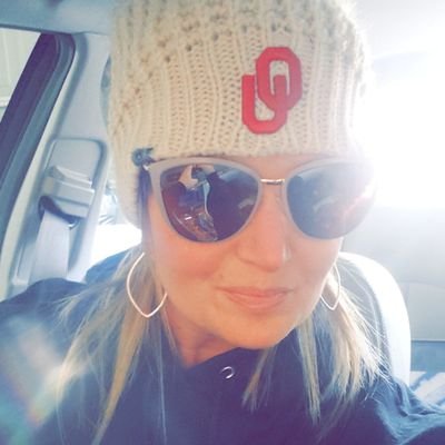 A single gal that loves football (sports in general),Oklahoma, Jesus & laughing. I wish my life had background music & I drink too much coke. BOOMER!🏈