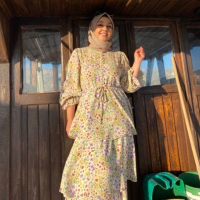 Kendim olma ile toplumdaki yerimin arasında kalmak gibi bişeydi işte. Ha birde bizi de çok üzdüler ama sabah sınıfa girip ders anlattık.🦋🌺☘️