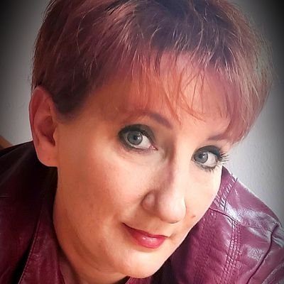 bienchenberft's profile picture. Scorpio♏ Metalhead🤘🏻 Wife💑 Mother👩‍👦 Gardener💐 Instagram: a.little.bee