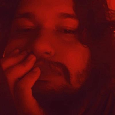 Me gustan las nubes y el vino.
El arte por sobre todo.
Nada personal, ¿o si?