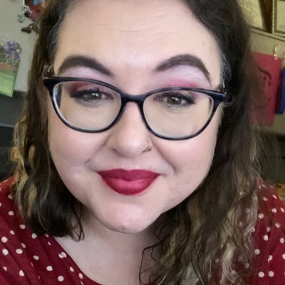 Aggie, Cat-lover, Makeup Obsessed, Pink Status Younique Presenter. she/her