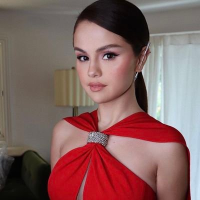 Anyeling7's profile picture. I dive into the future
But I'm blinded by the sun
I'm reborn in every moment
So who knows what I'll become.