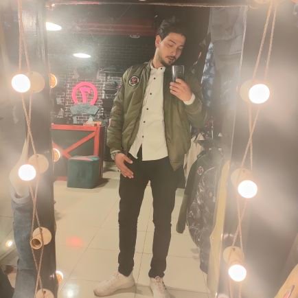 XXI18GrczAFvhc0's profile picture. على حكايتنا 👌