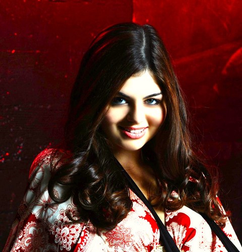 ItsEllina's profile picture. Life is a beach, I'm just playing in the sand.