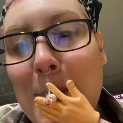 alayna_diane_'s profile picture. she sees beauty in everything but herself