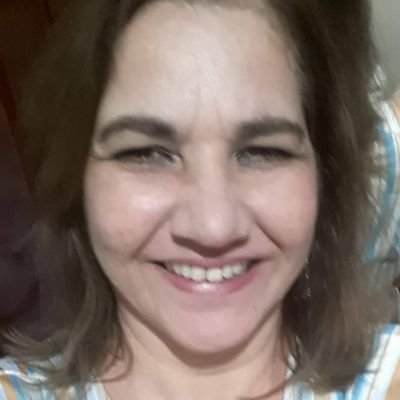 Sou muito divertida e alegre
Meu lema;PAZ e AMOR