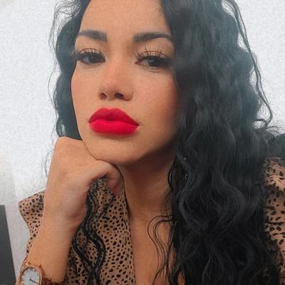 AnnaKarenina3O's profile picture. https://t.co/aXfcDUiPlx.Hate.