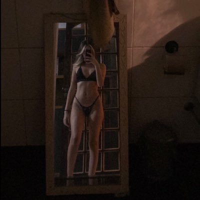 itsjuliannal's profile picture. 