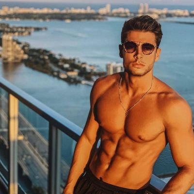 #Model // #Gym // #FunGuy 😎🙂 // Once in a lifetime you meet someone who changes everything you know who you are //DM me to follow me on Instagram: