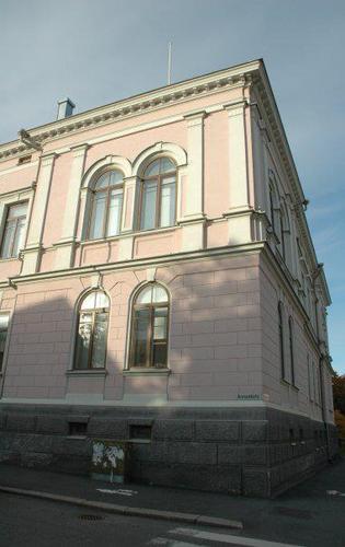 Porin aikuislukio järjestää lukiokoulutusta aikuisille ja nuorille.